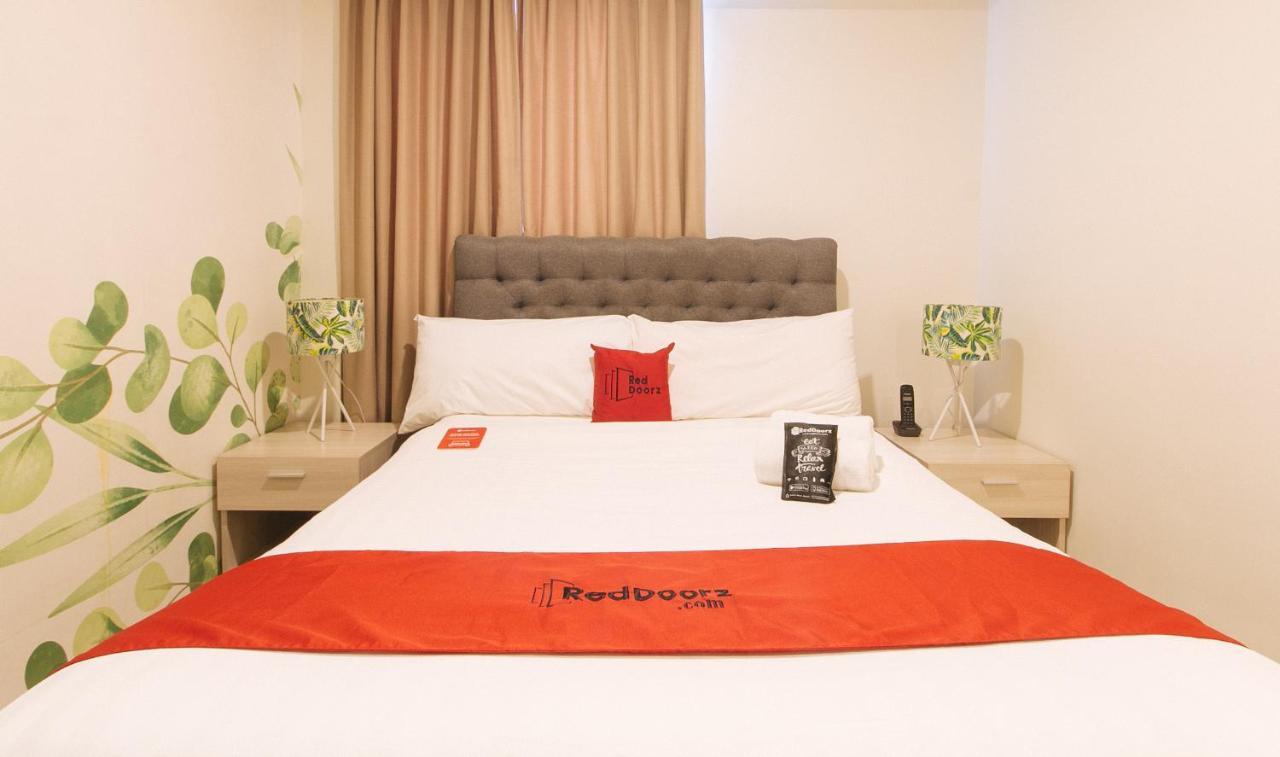 Reddoorz Plus At La Belle Residences Makati City Exteriör bild