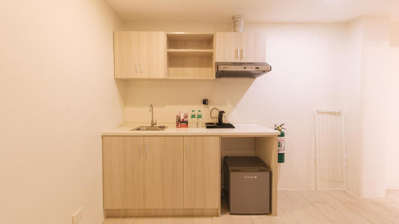 Reddoorz Plus At La Belle Residences Makati City Exteriör bild
