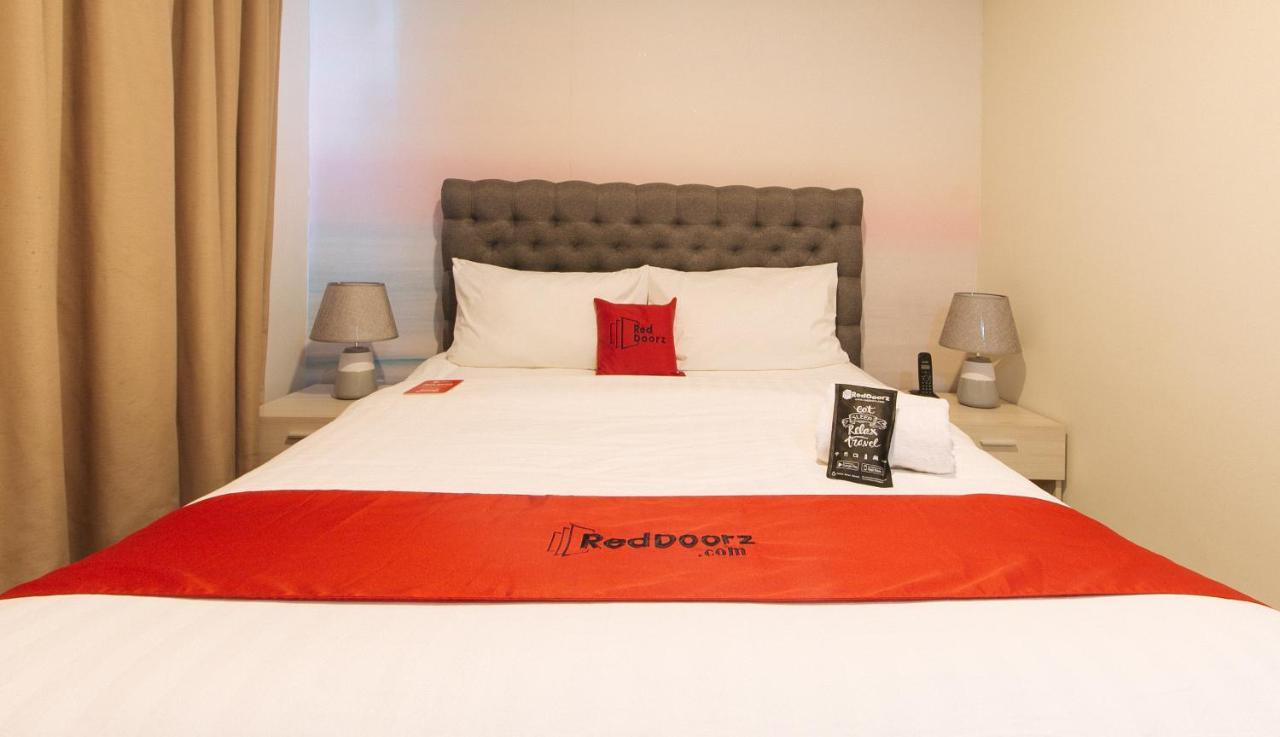 Reddoorz Plus At La Belle Residences Makati City Exteriör bild