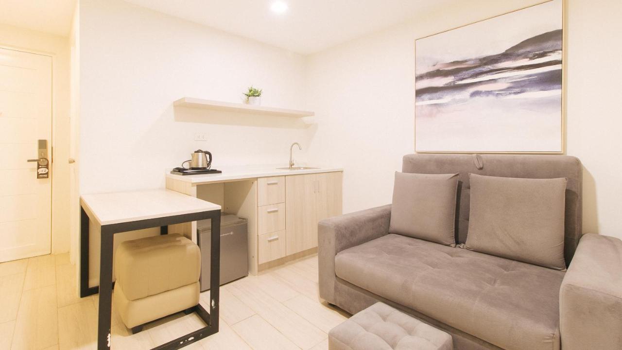Reddoorz Plus At La Belle Residences Makati City Exteriör bild